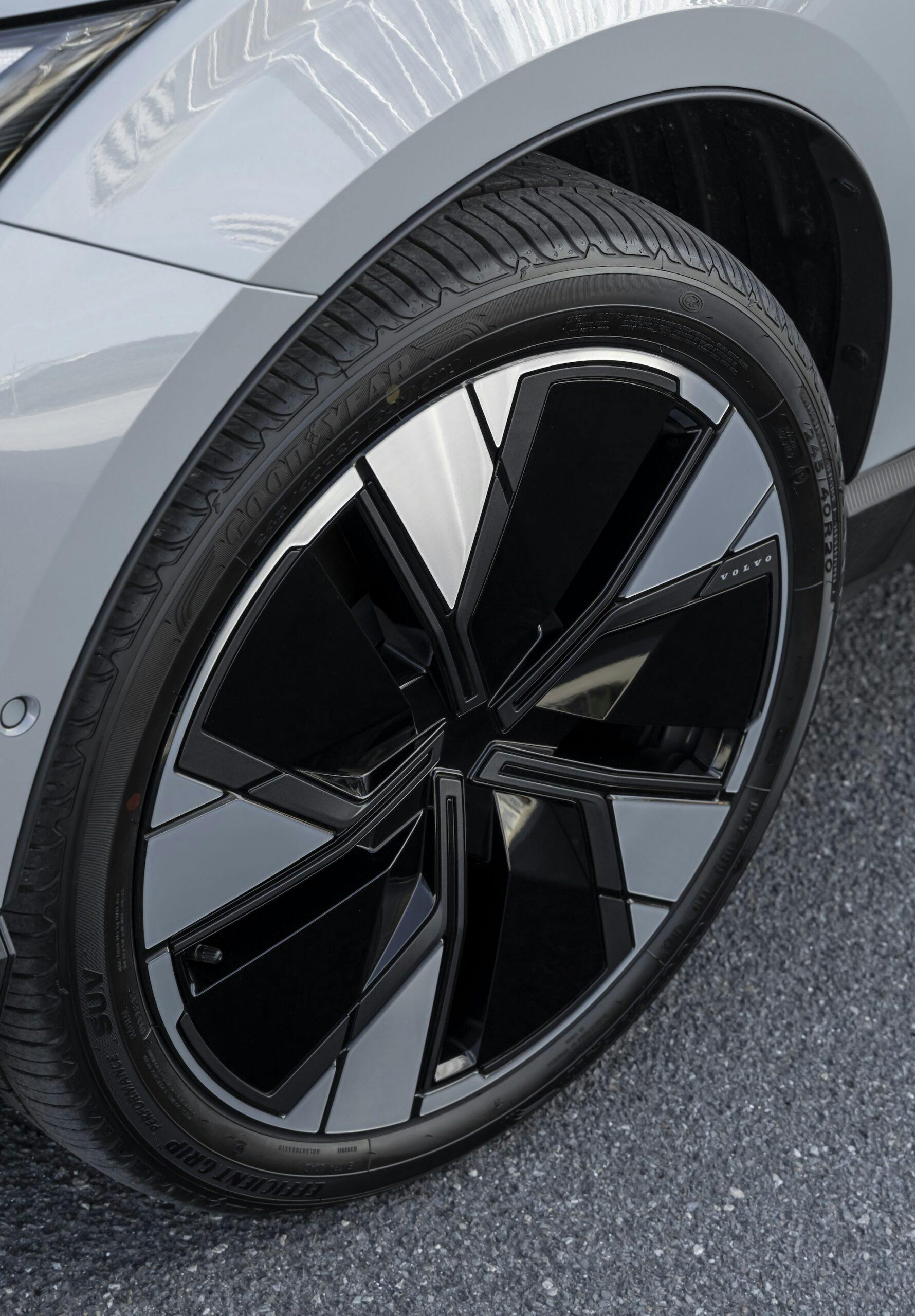 Volvo EX30 wheel tire