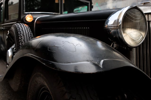 1931 Chrysler Imperial fender detail