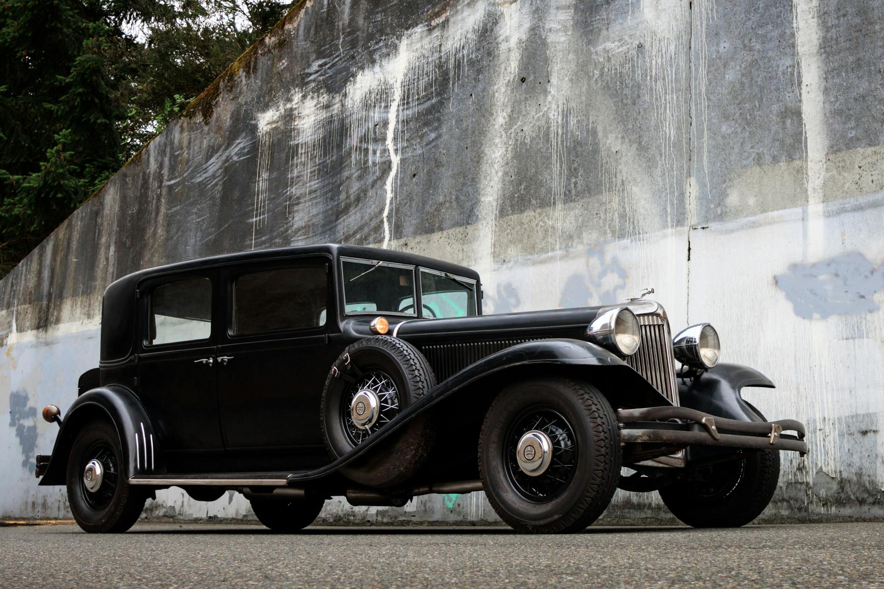 1931 Chrysler Imperial front three quarter low angle