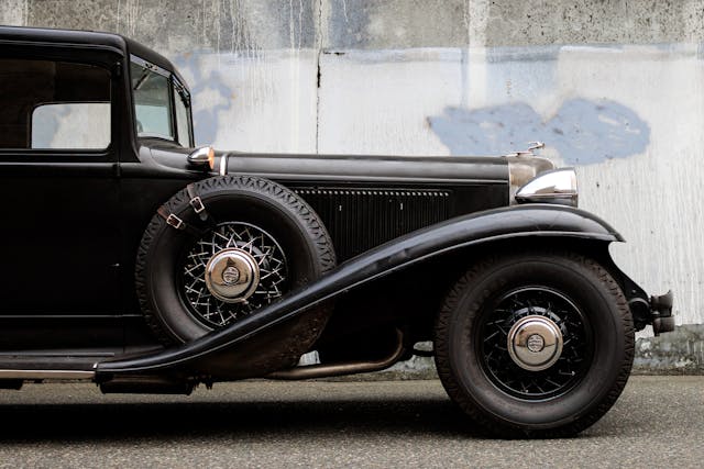 1931 Chrysler Imperial front end side