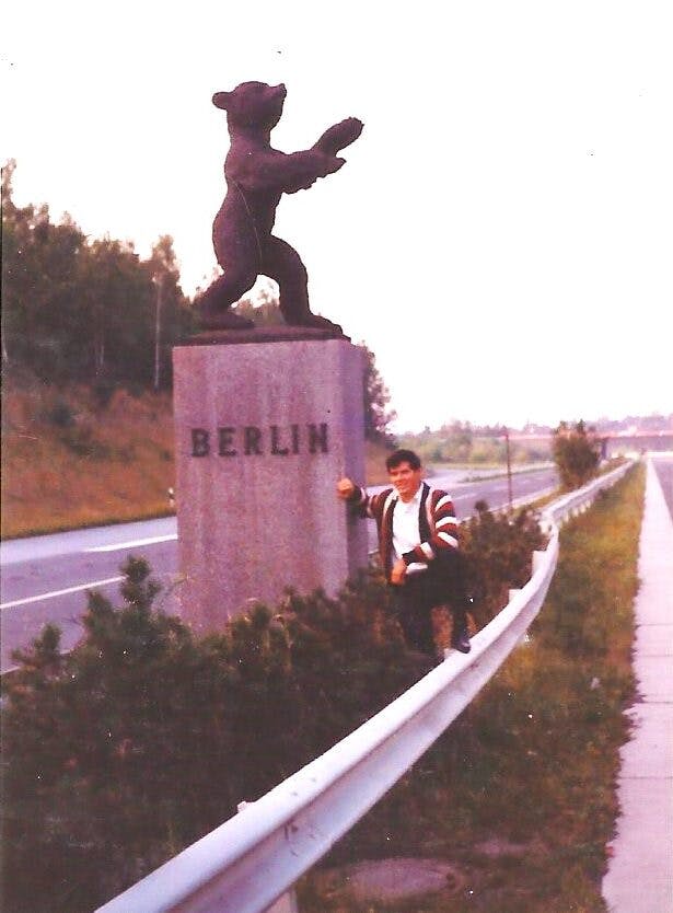 GW Triumph Race West Berlin City limit marker