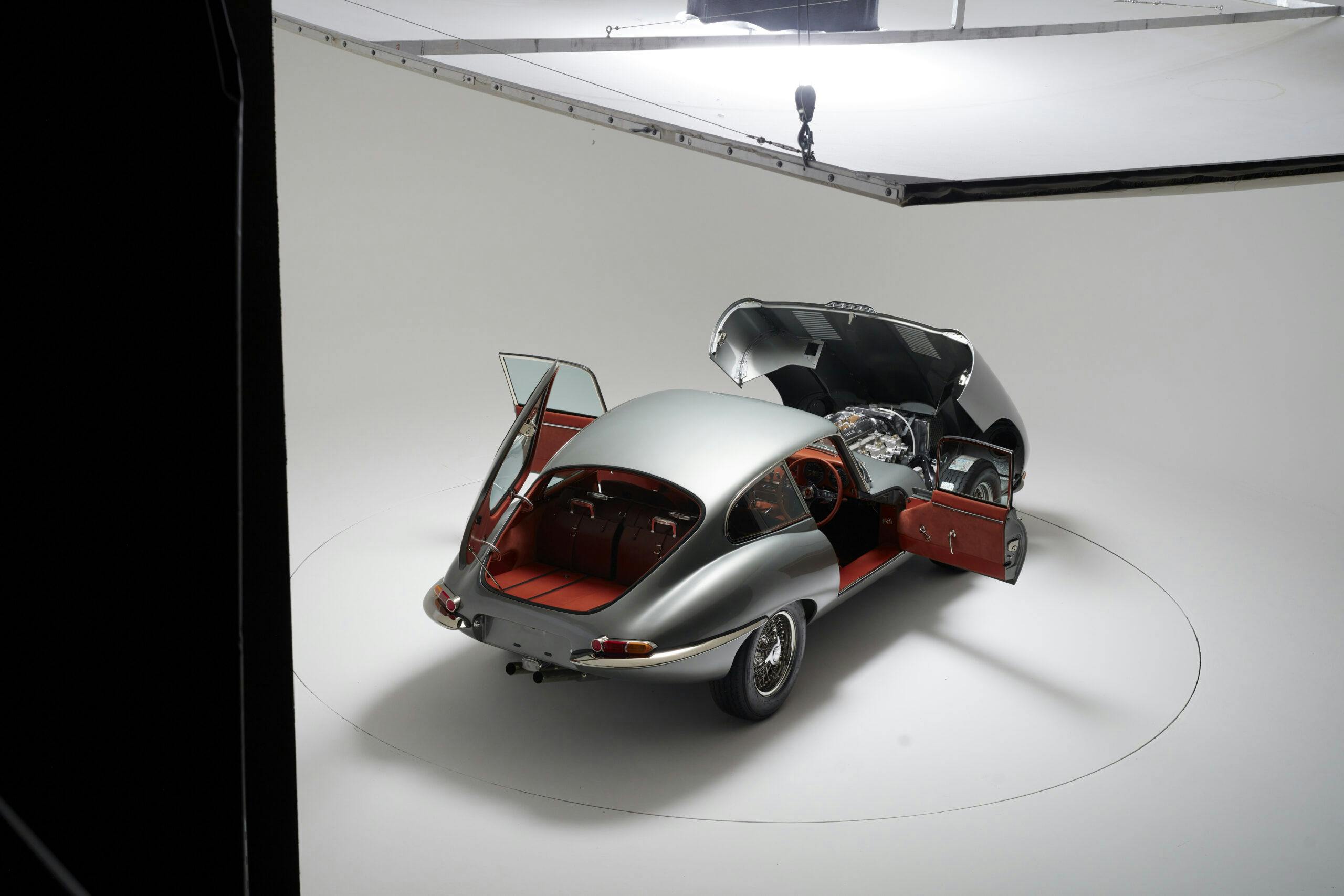 Helm Jaguar E-Type studio 2