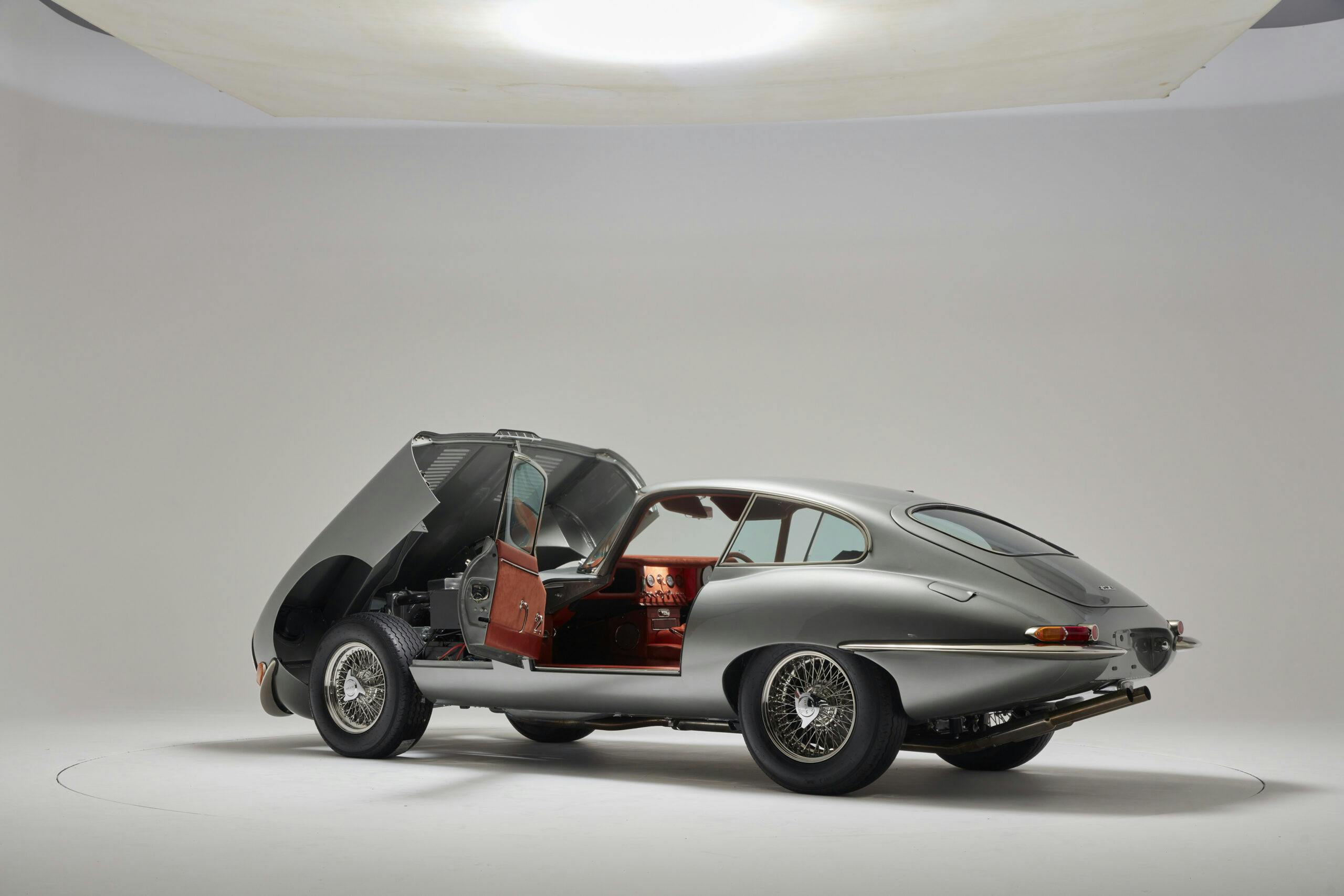 Helm Jaguar E-Type studio 3