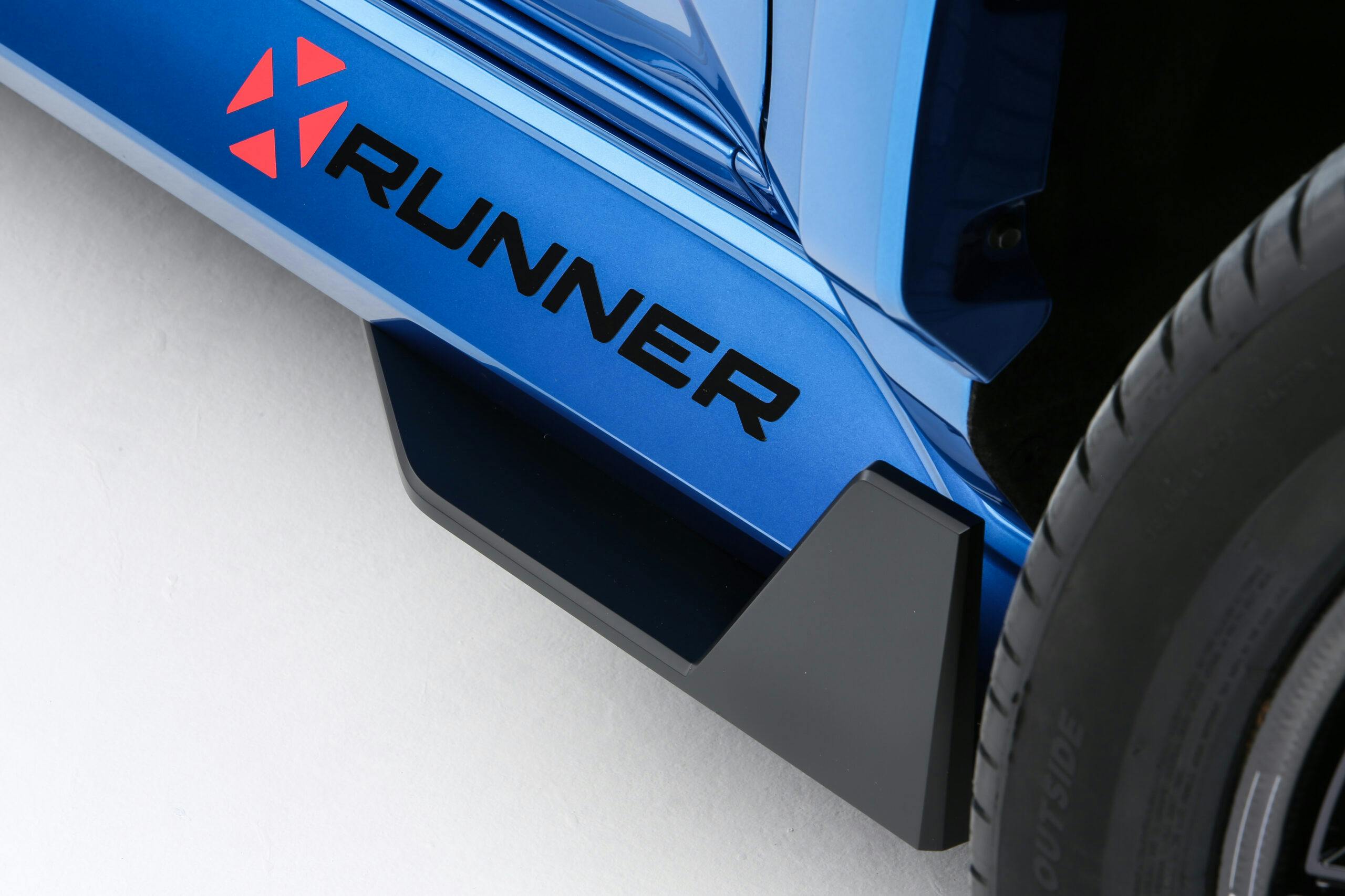 Toyota Tacoma X-Runner Concept exterior running board detail