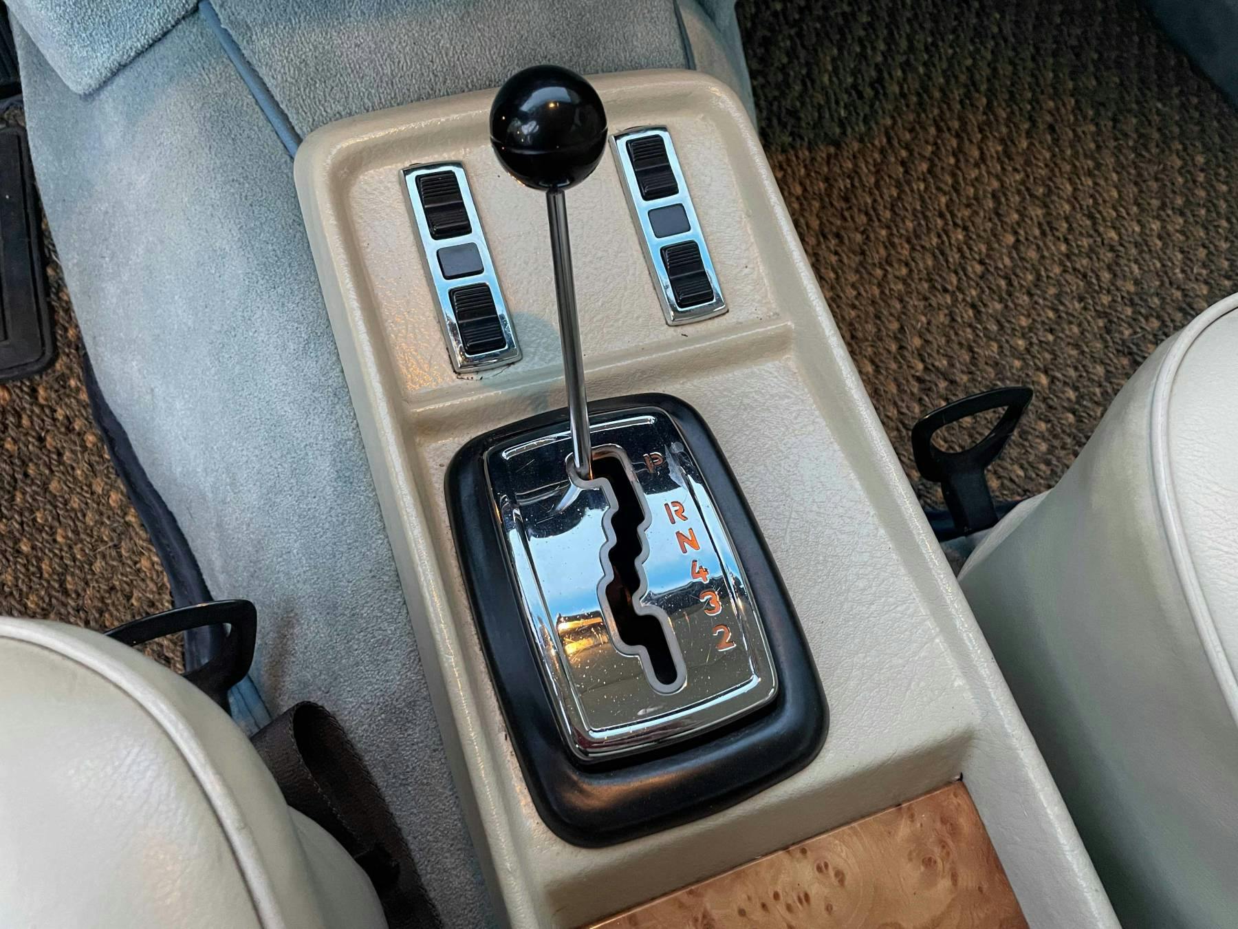 Mercedes 300 SEL 6.3 interior shifter