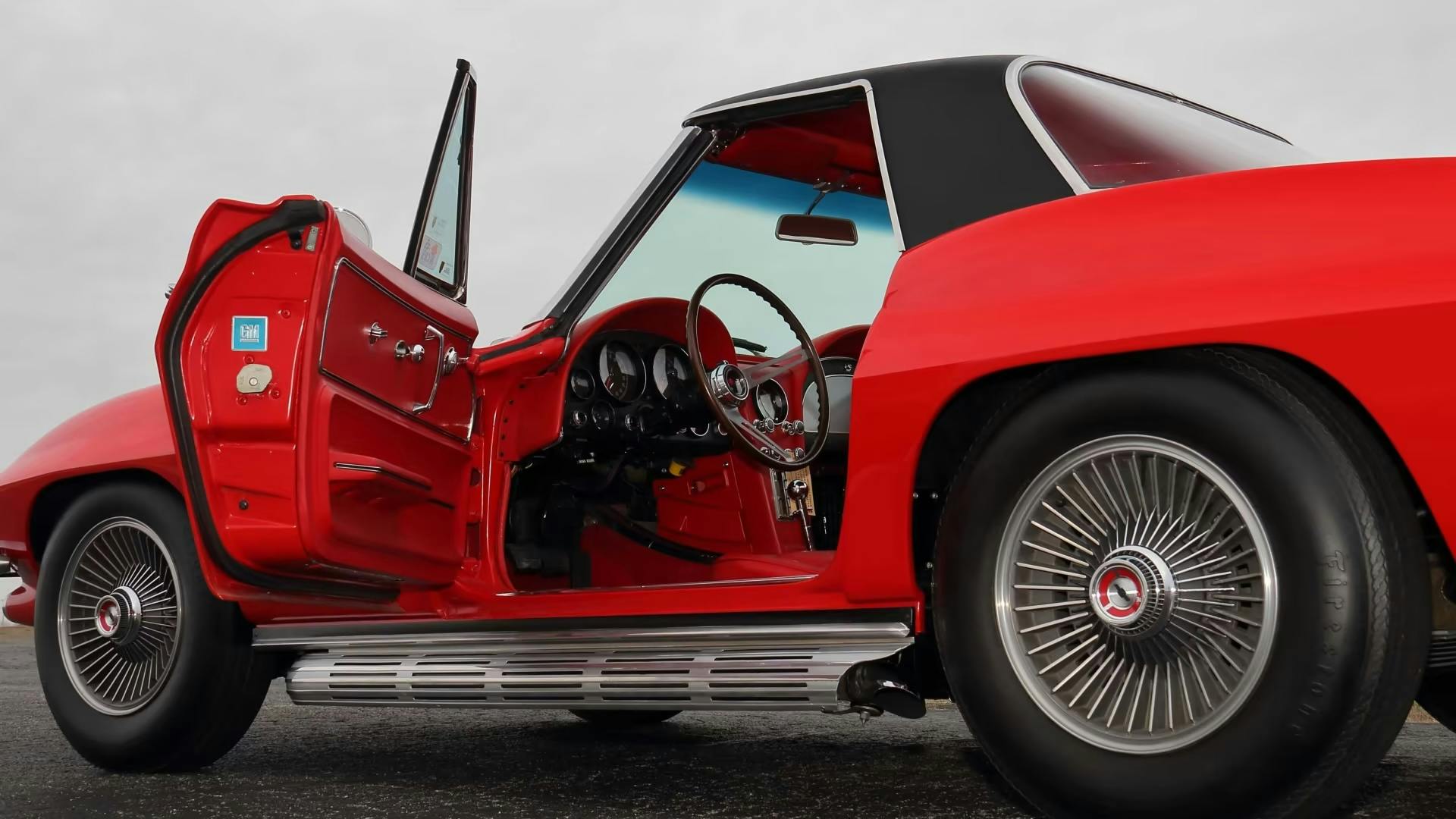 1967-Chevrolet-Corvette-Coupe-L71-Red door open