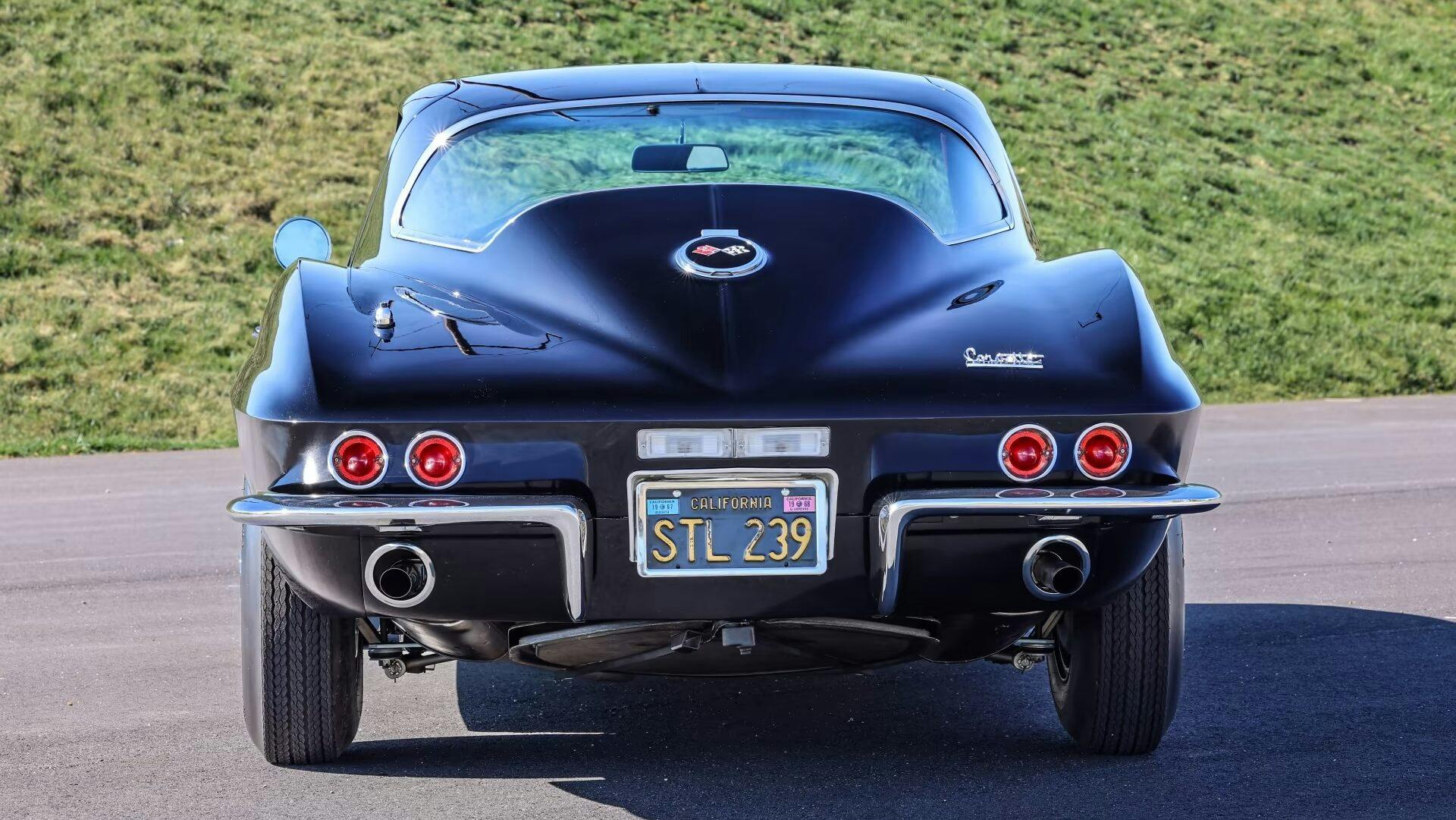 1967-Chevrolet-Corvette-Coupe-L71-Black rear
