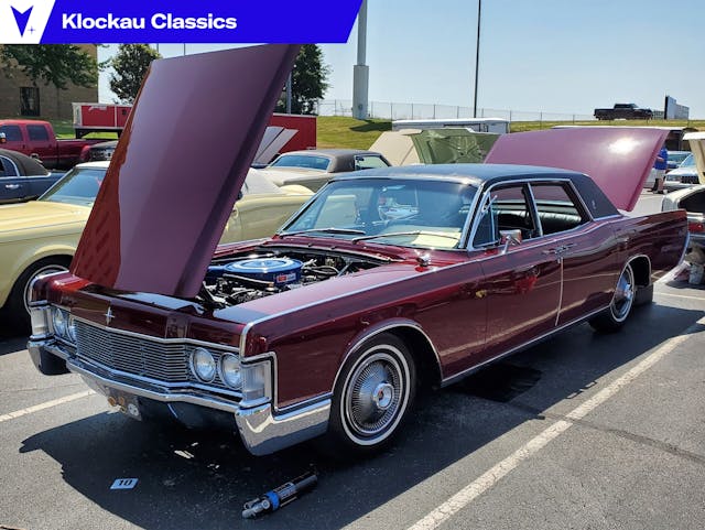 1968-Lincoln-Continental-Burgundy-top