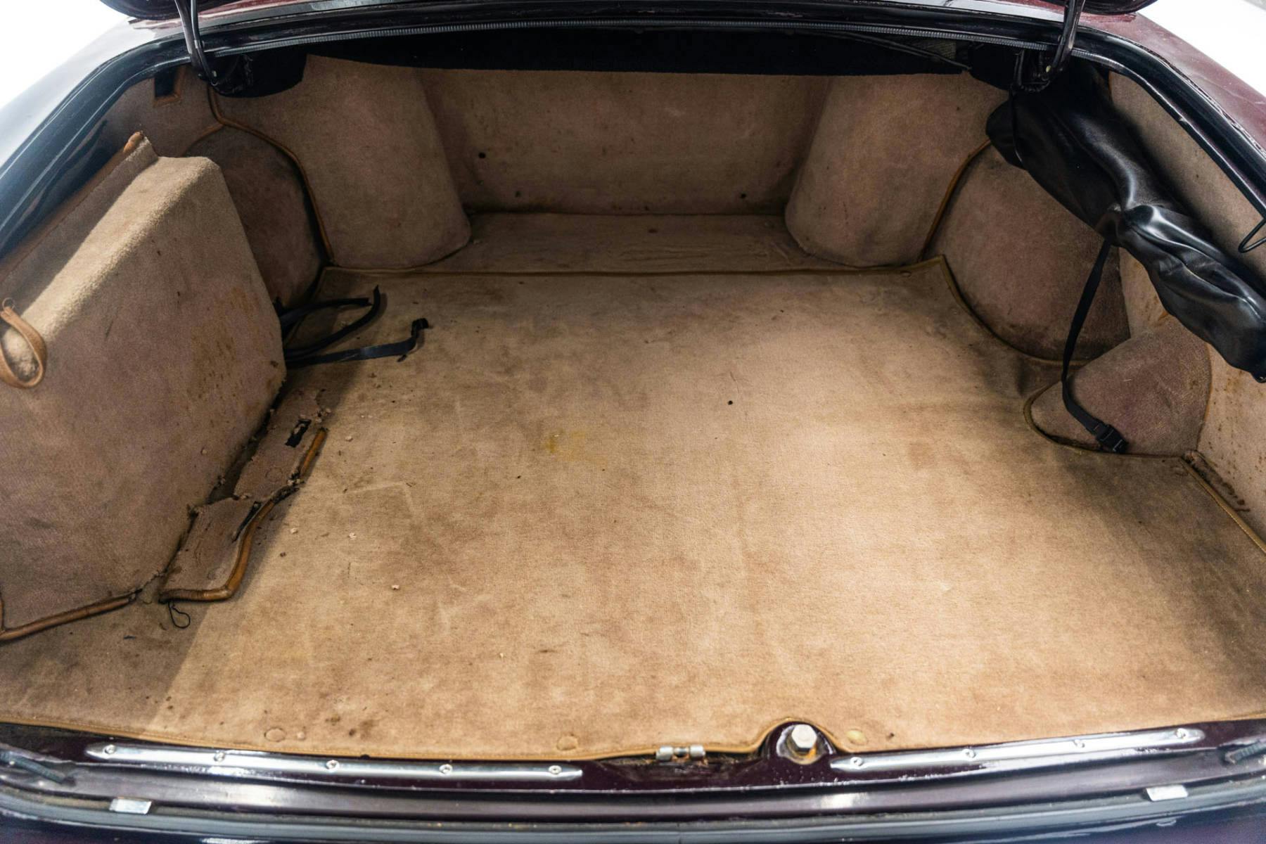 1970 Rolls-Royce Silver Shadow Long Wheelbase Saloon interior trunk detail