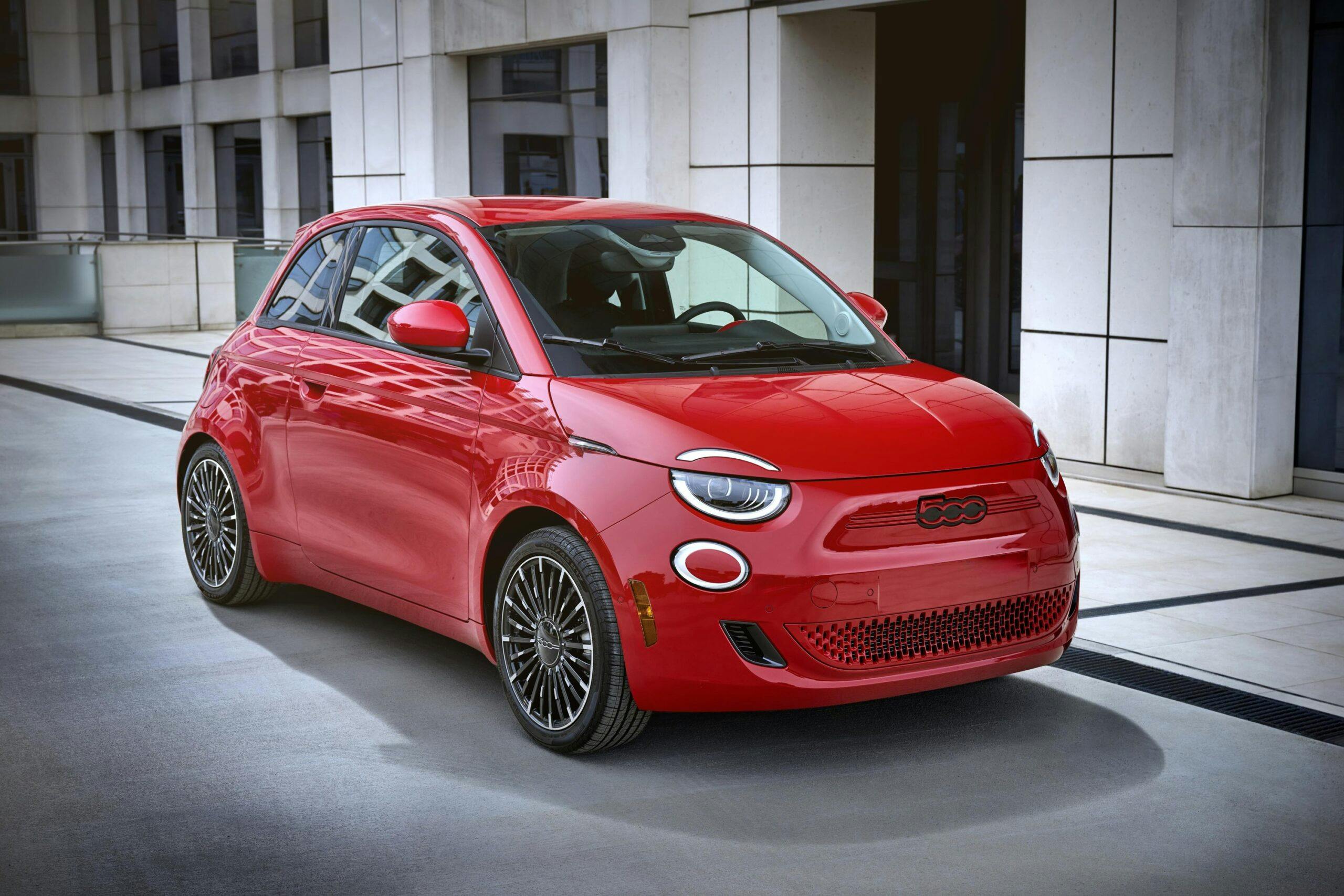 2024 Fiat 500e (RED) exterior passenger front three quarter in city