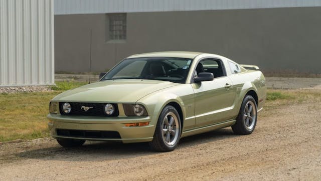 2005 Ford Mustang GT front three quarter