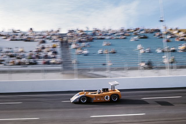 Bruce McLaren, McLaren-Chevrolet M8B, Texas International Can-Am Round