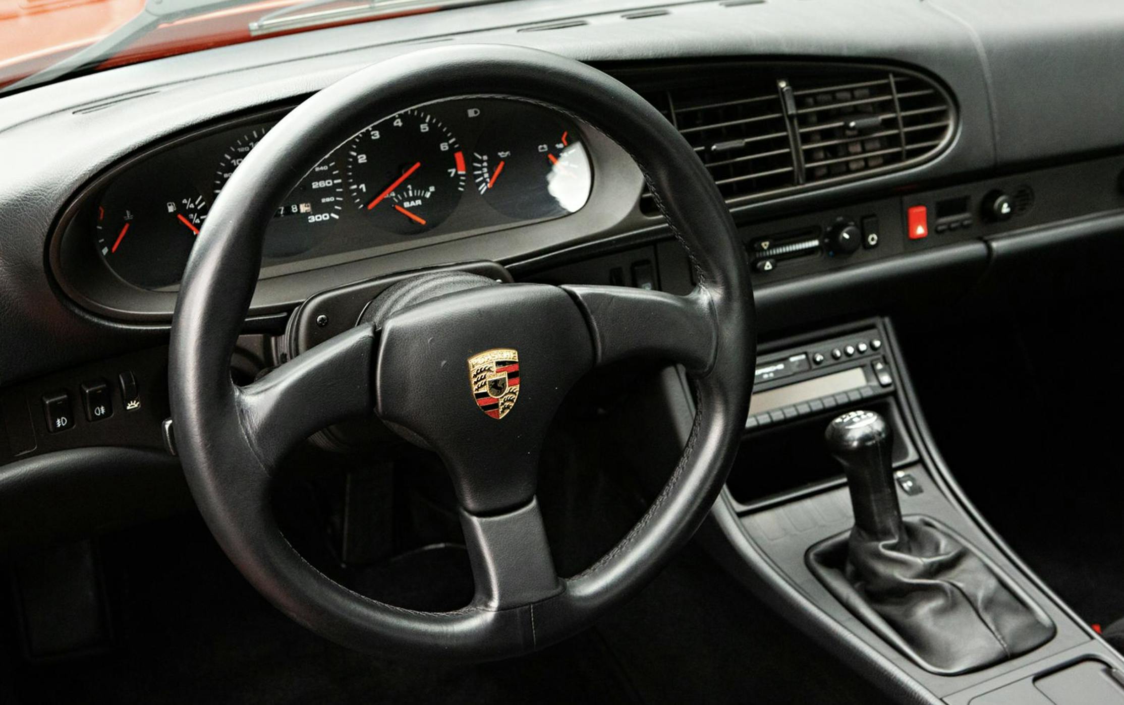 Porsche 968 Turbo S interior