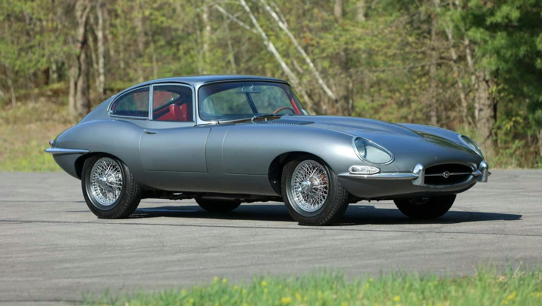 1965-jaguar-e-type front three quarter