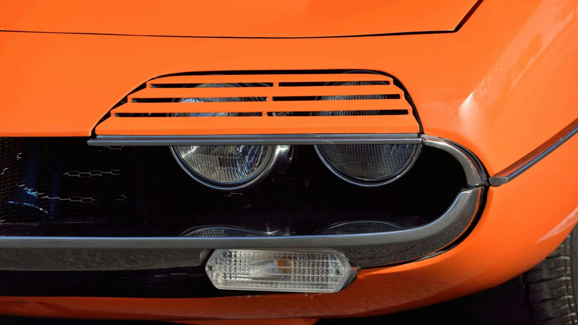 1972 Alfa Romeo Montreal headlight detail