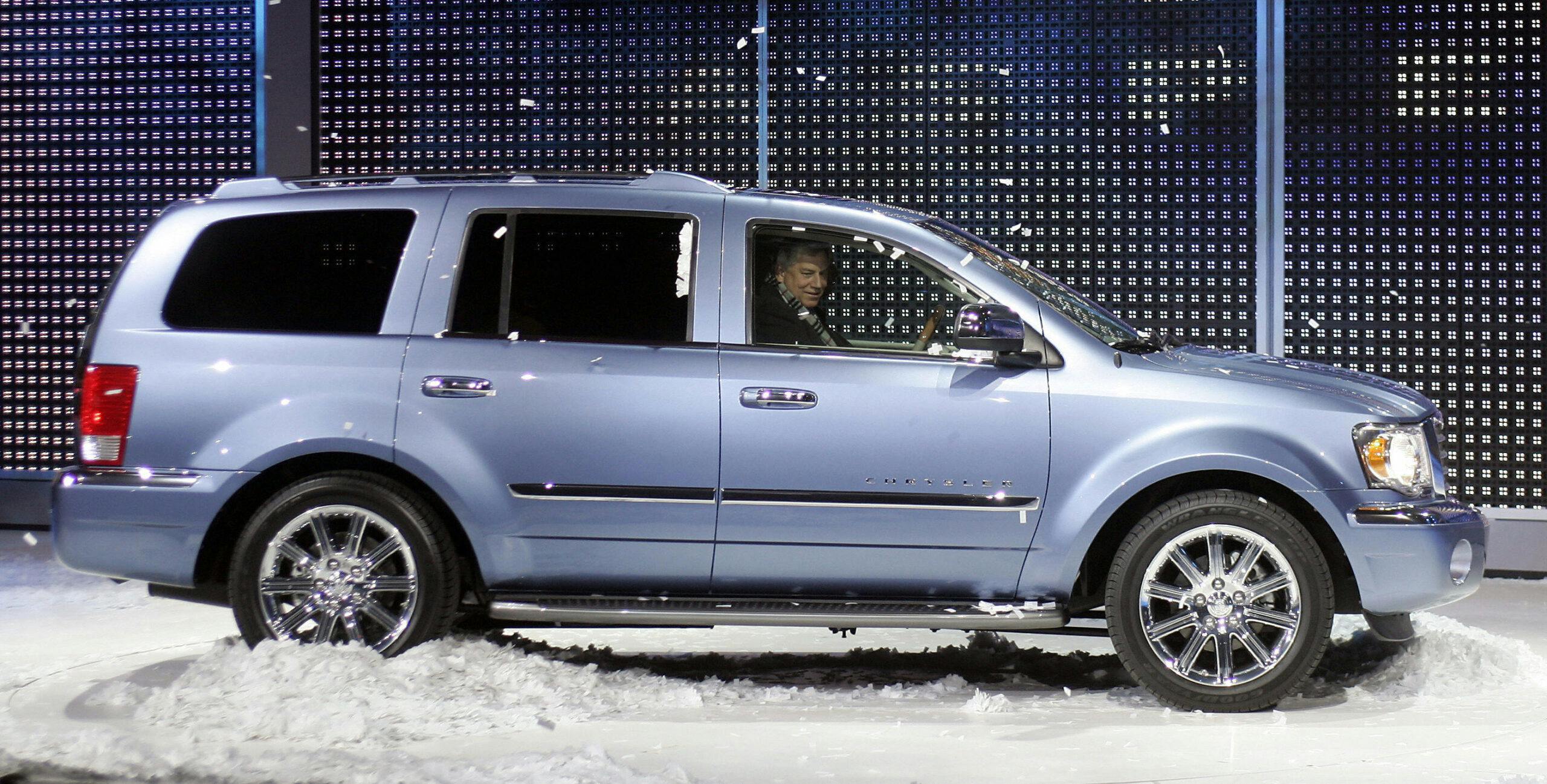 Detroit Auto Show fake snow chrysler aspen blizzard debut 2006