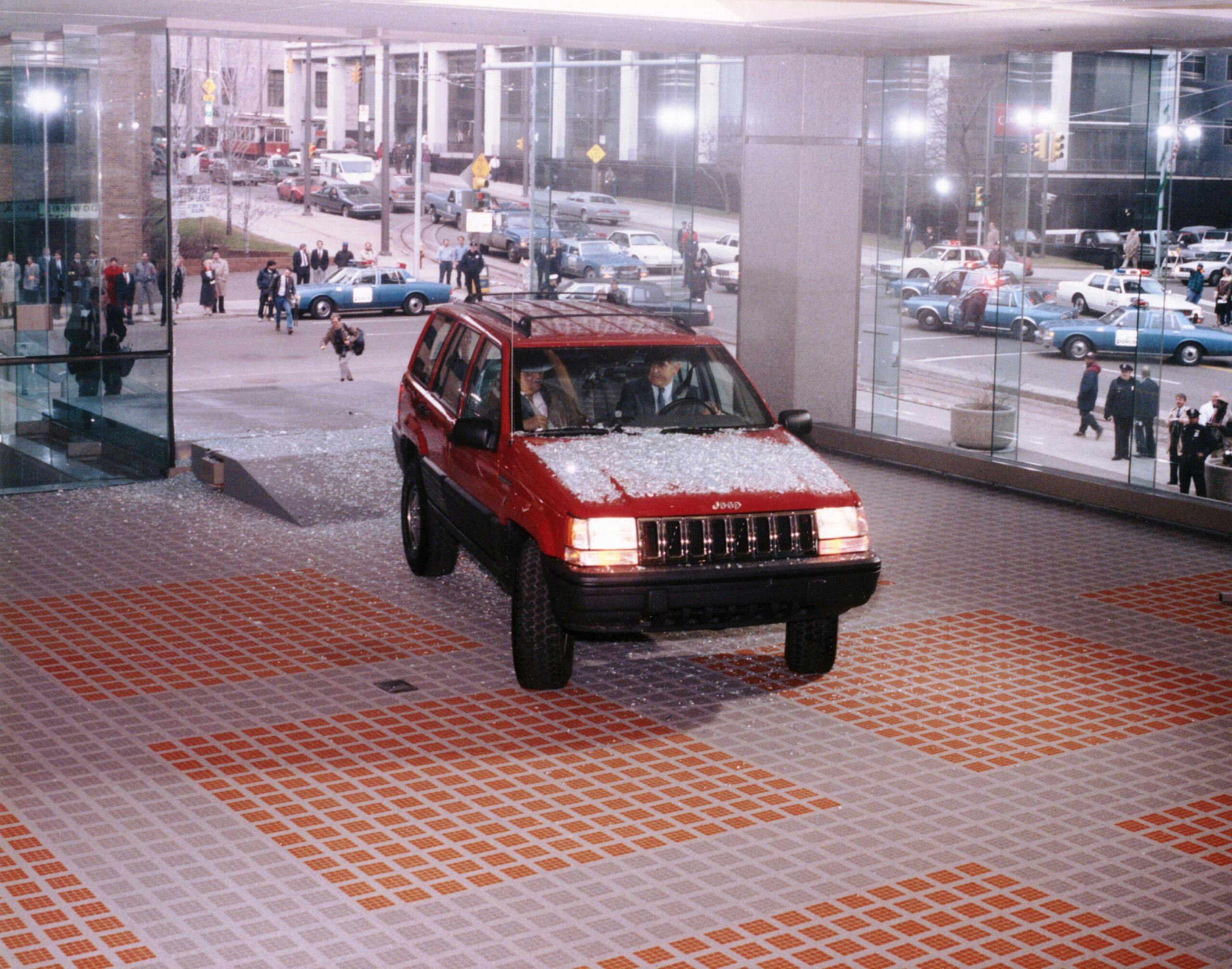 1993 Jeep Grand Cherokee 1992 North American International auto show cobo glass