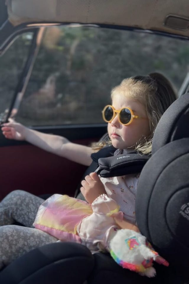 Child in car seat Porsche 912