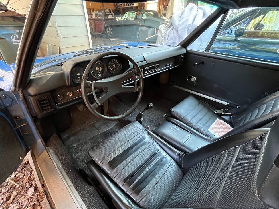 Classic Car Porsche 914 interior