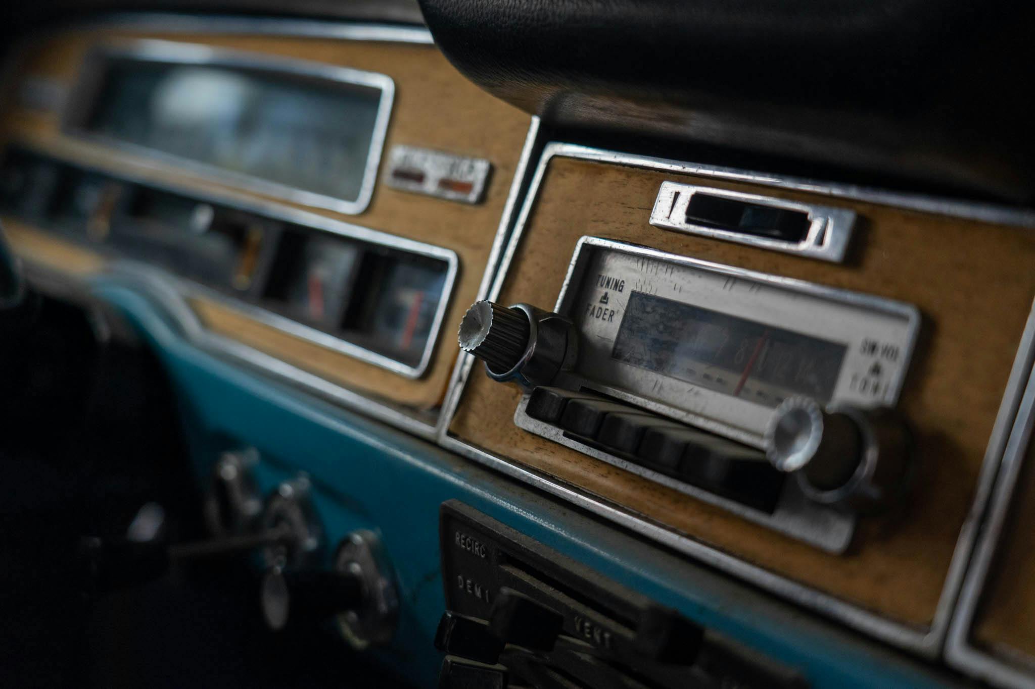 1964 Nissan Cedric unrestored radio