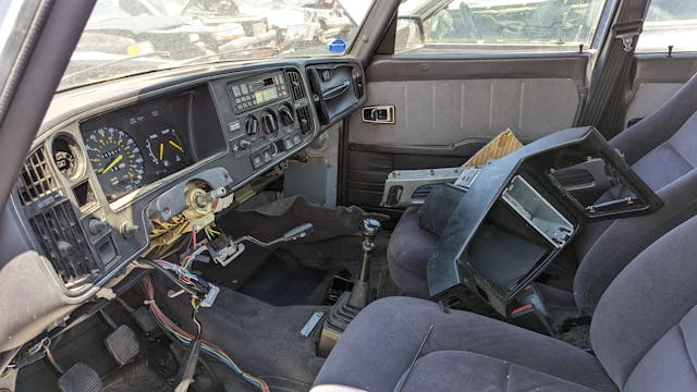 1986 Saab 900 S Sedan interior