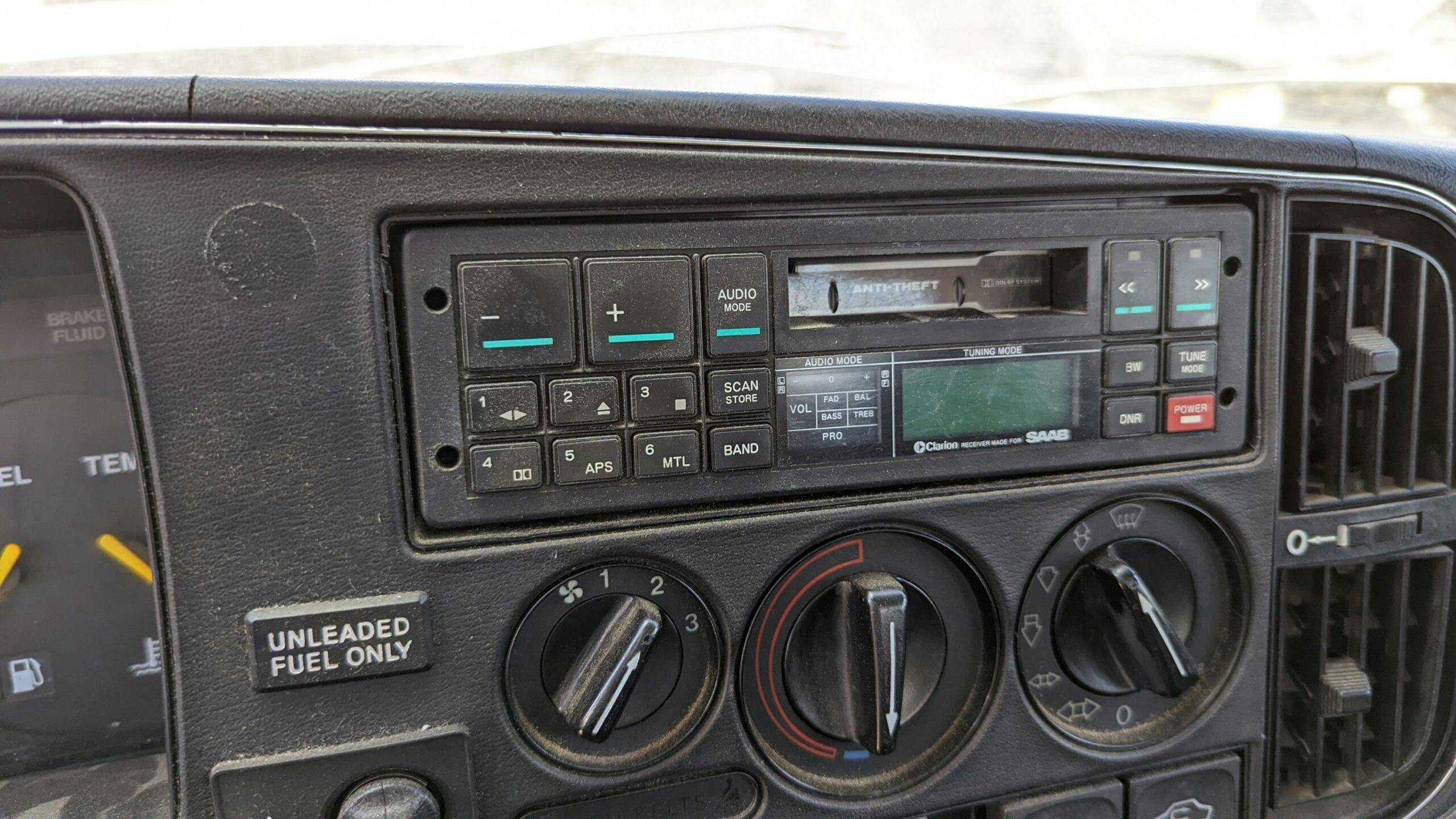 1986 Saab 900 S Sedan interior radio climate controls