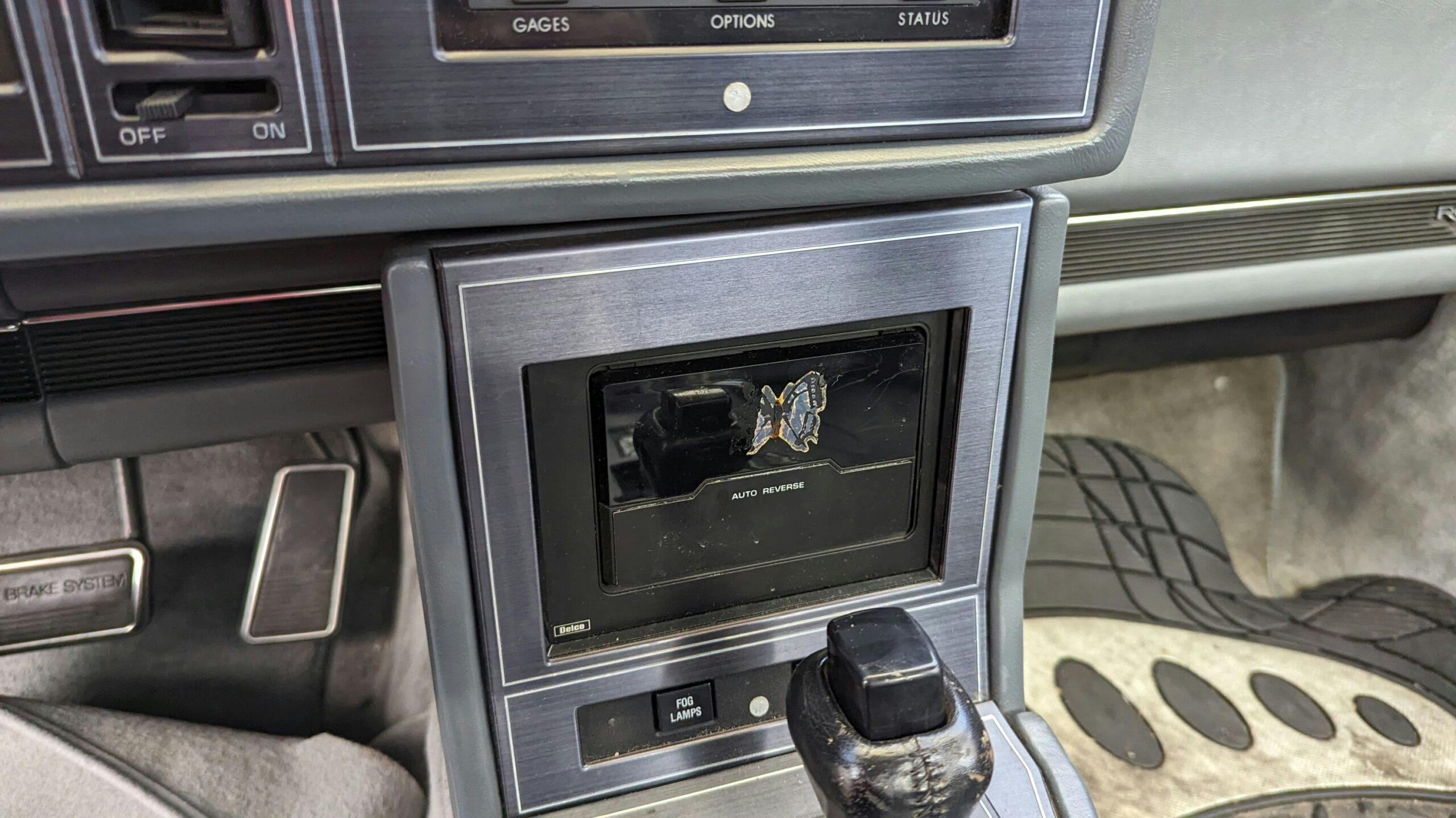1989 Buick Reatta center console