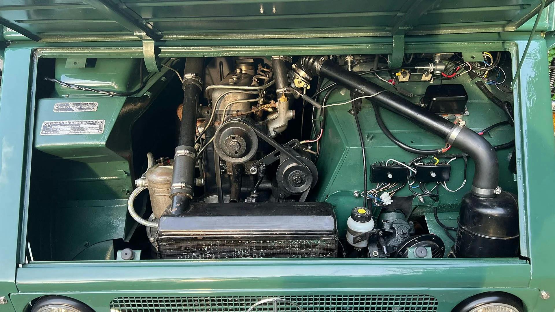1959-mercedes-benz-u411-unimog engine