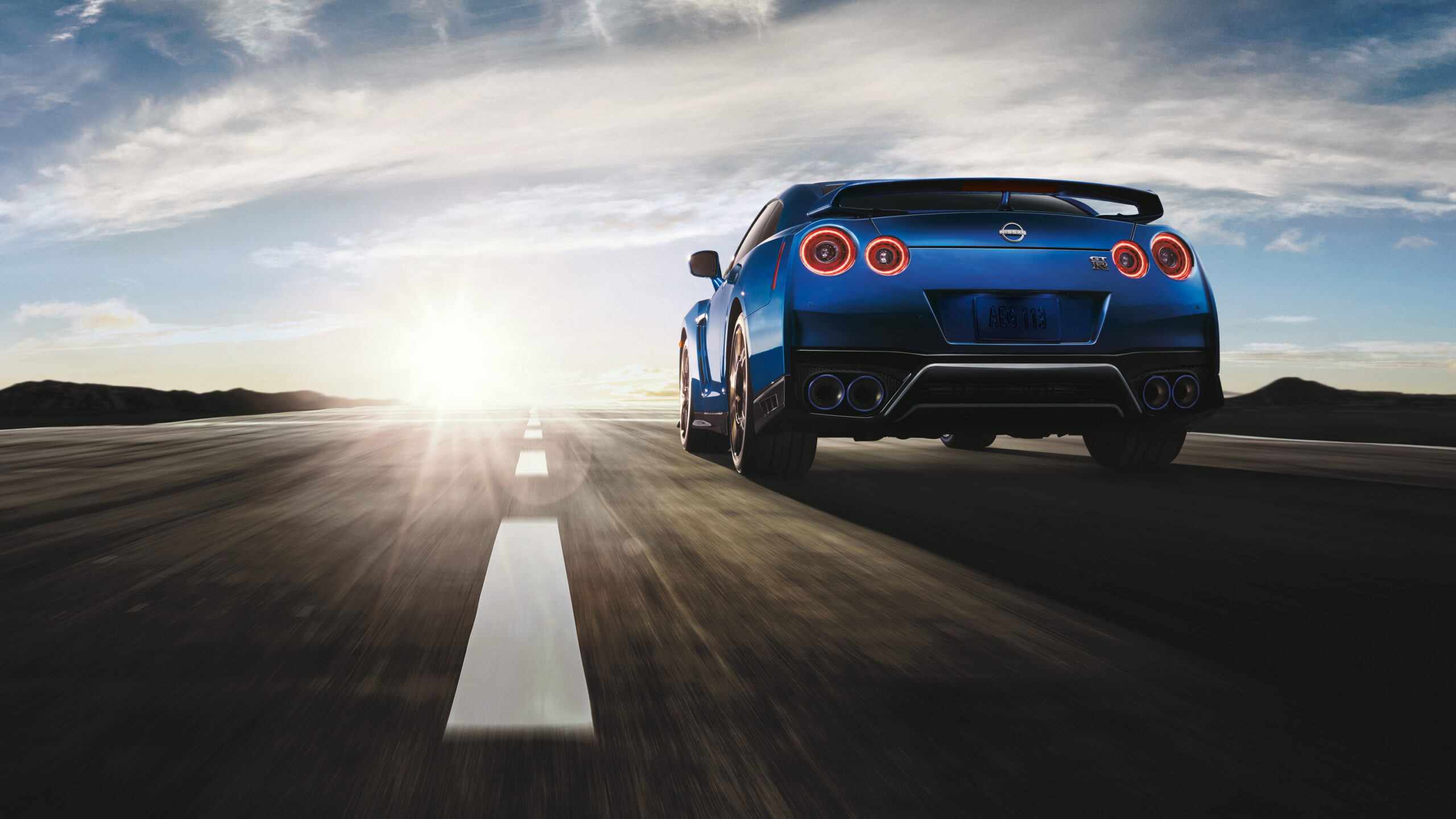 2023-Nissan-GT-R-Featured-