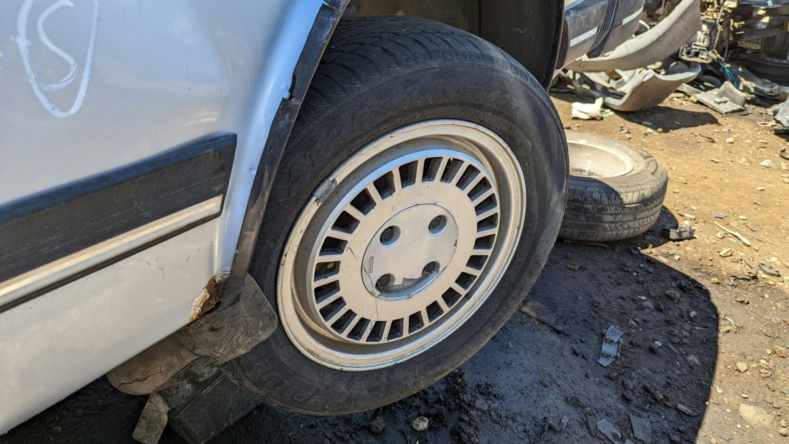 1986 Saab 900 S Sedan wheel tire