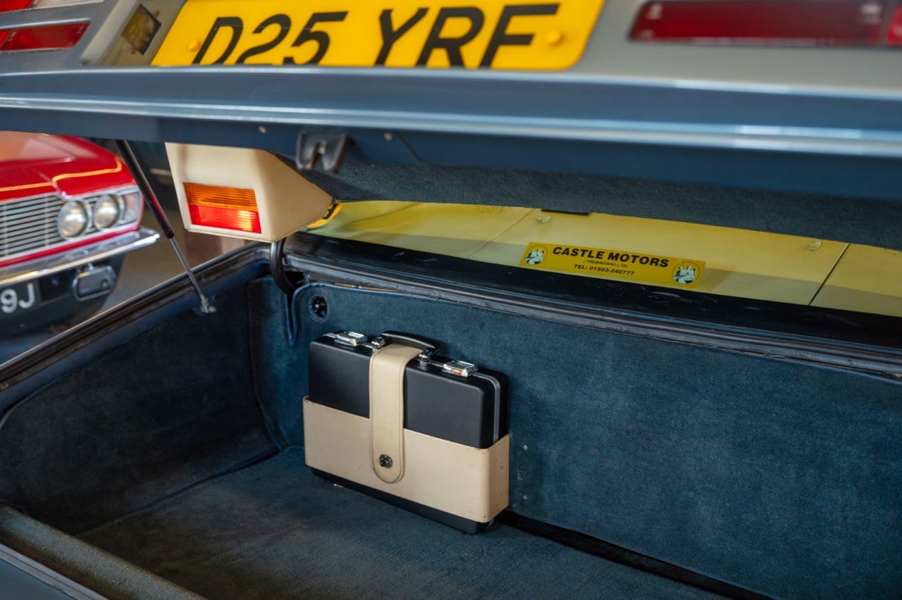 Aston Martin Lagonda tools kit rear trunk