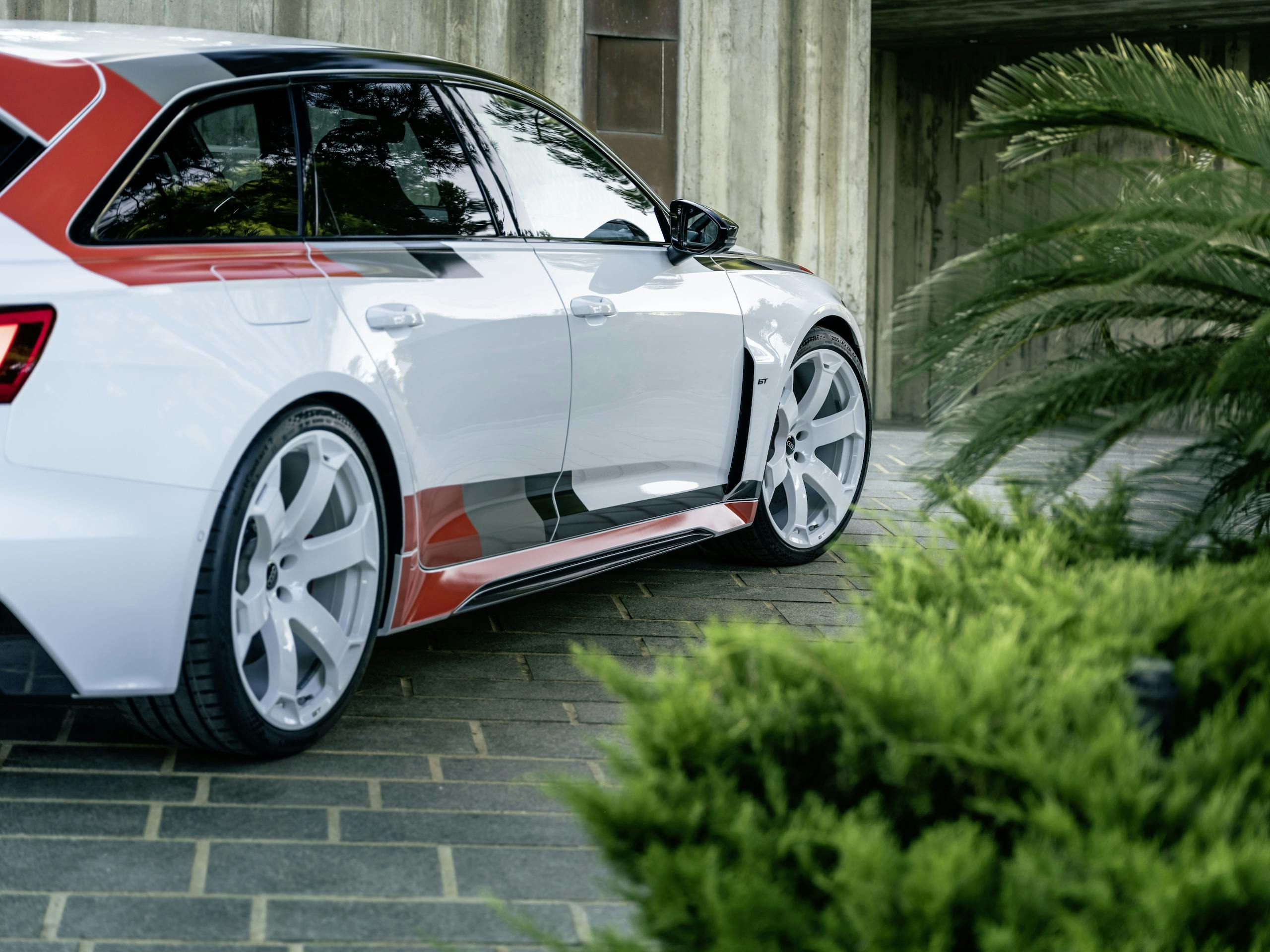 Audi RS 6 Avant GT side