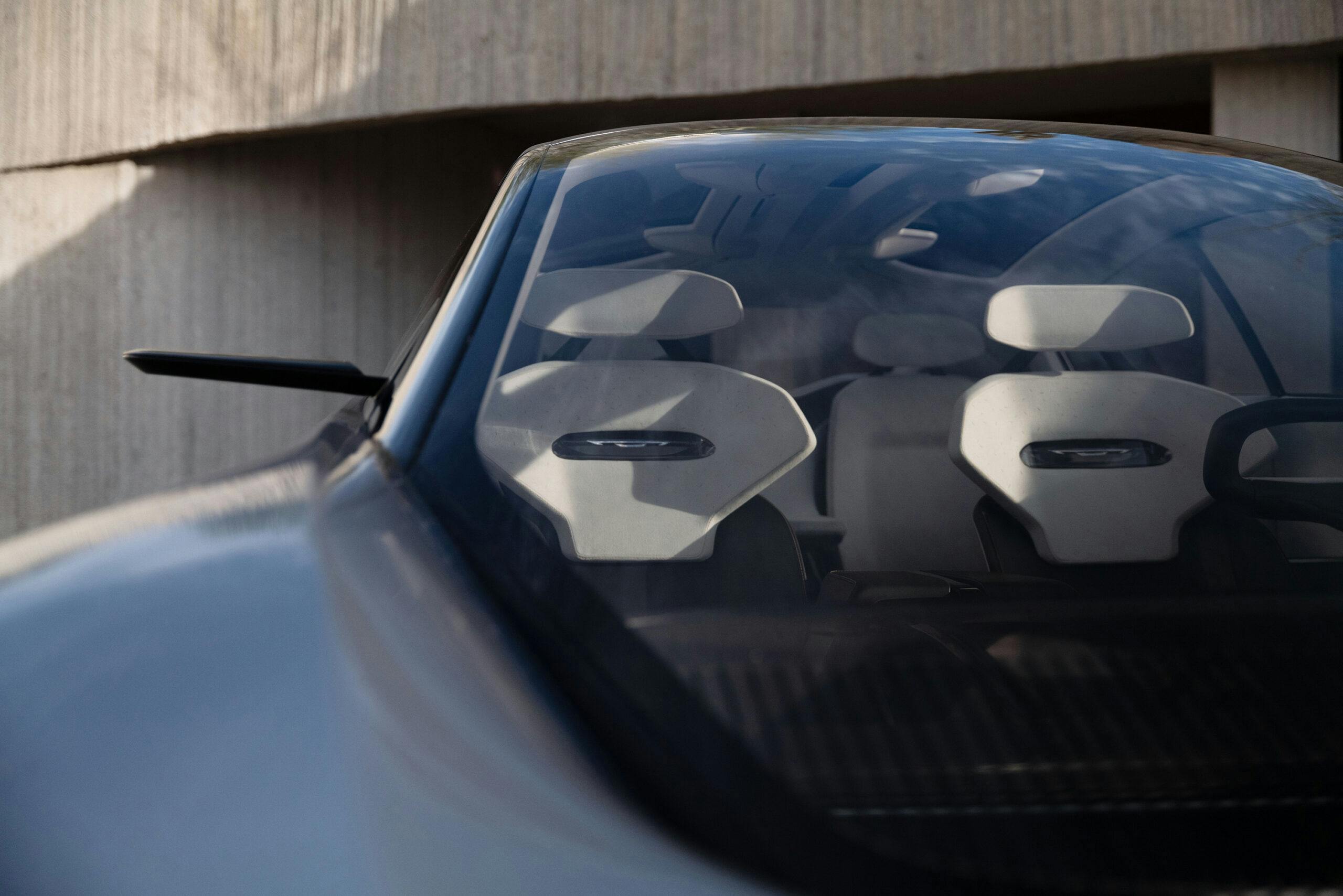 Chrysler Halcyon Concept glass lines