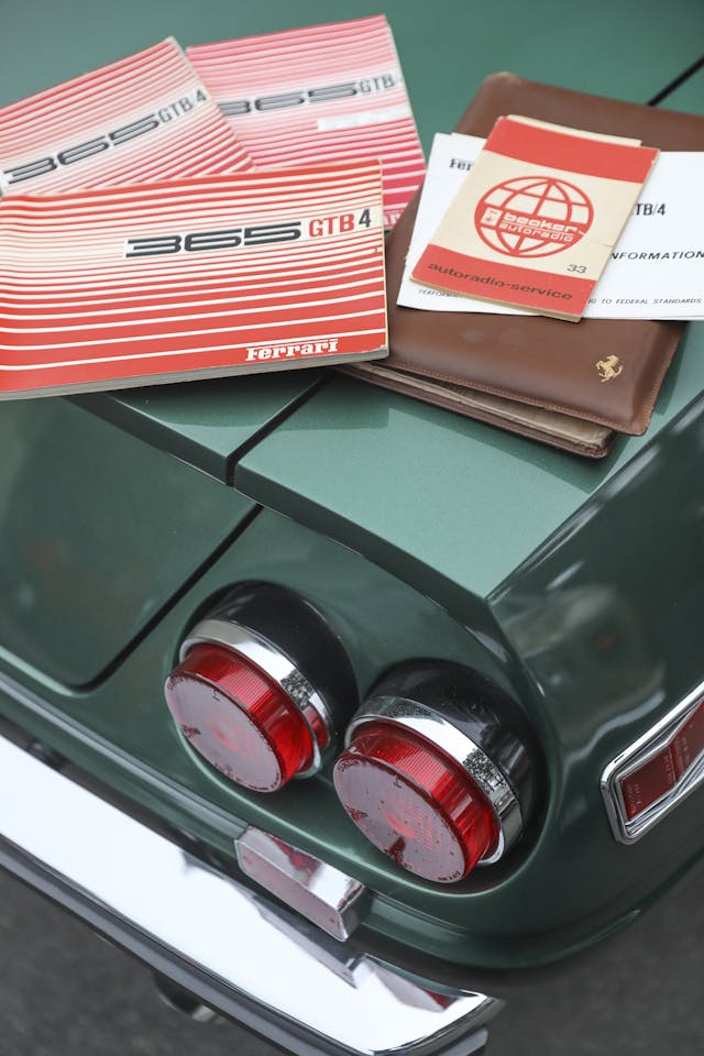 1972 Ferrari 365 GTS4 Daytona Spider manuals and documents