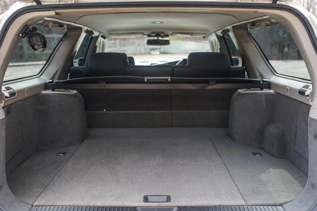 1998 Nissan Stagea 260RS cargo area