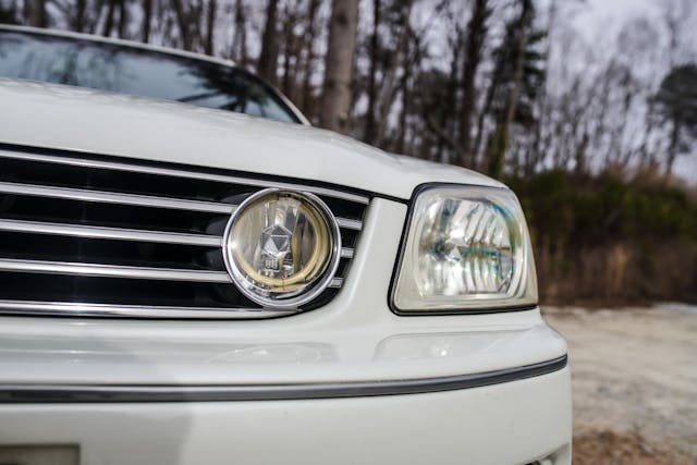 1998 Nissan Stagea 260RS headlight grille detail