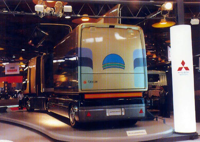 Tokyu Car Mitsubishi Fuso rear trailer door