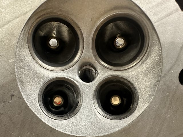combustion chamber of Honda xr250r cylinder head