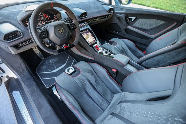 Lamborghini Huracan Sterrato interior wide