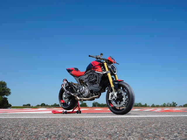 MY23_Ducati_Monster_SP _55__UC426344_Mid