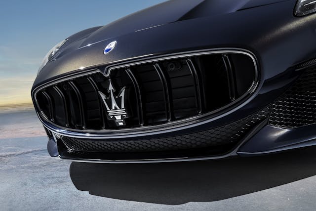 Maserati GranCabrio grille