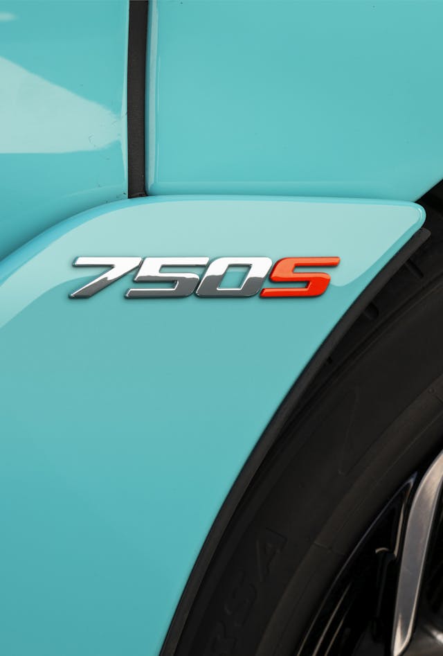 2024 McLaren 750S badge vertical