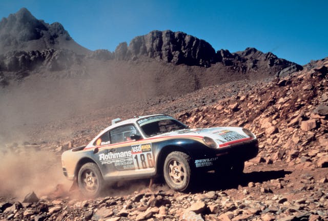 Porsche-959-Paris-Dakar-racing-action-full-res