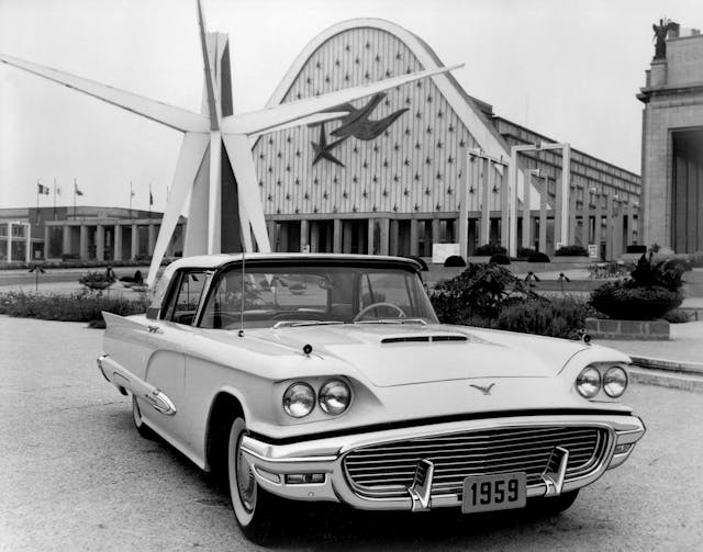1959_ford_thunderbird_at_brussels_worlds_fair