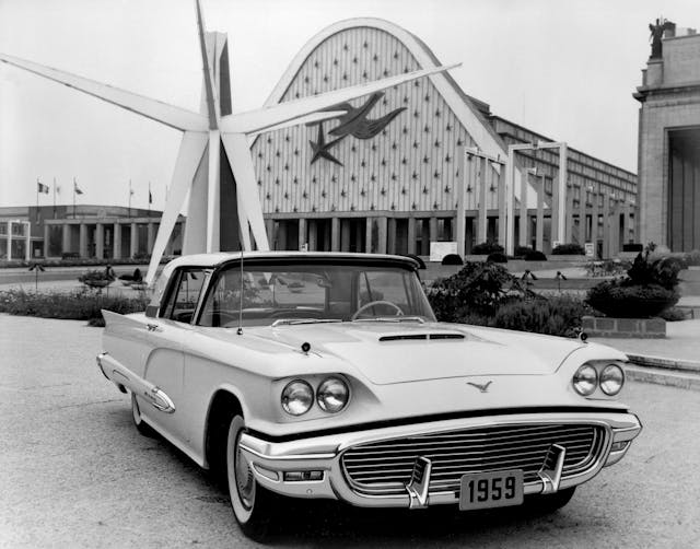 1959_ford_thunderbird_at_brussels_worlds_fair