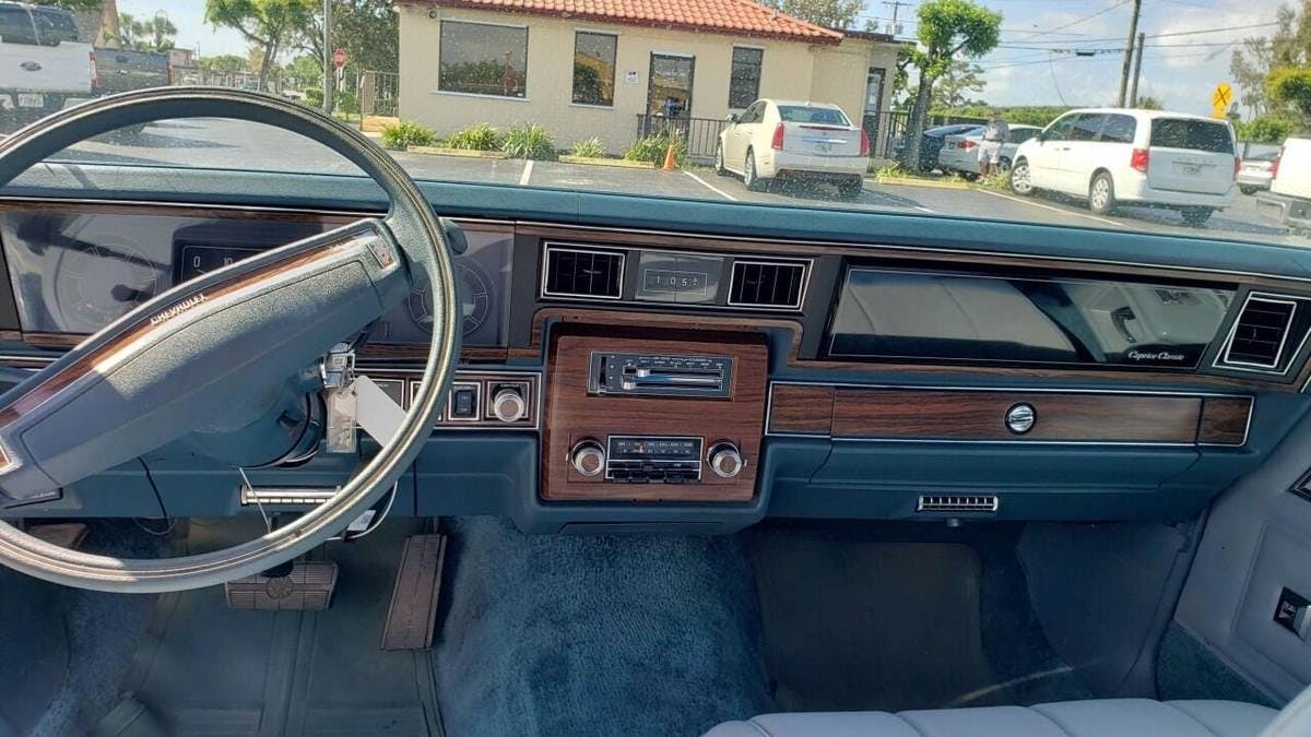 1977 Chevrolet Caprice Classic interior dash