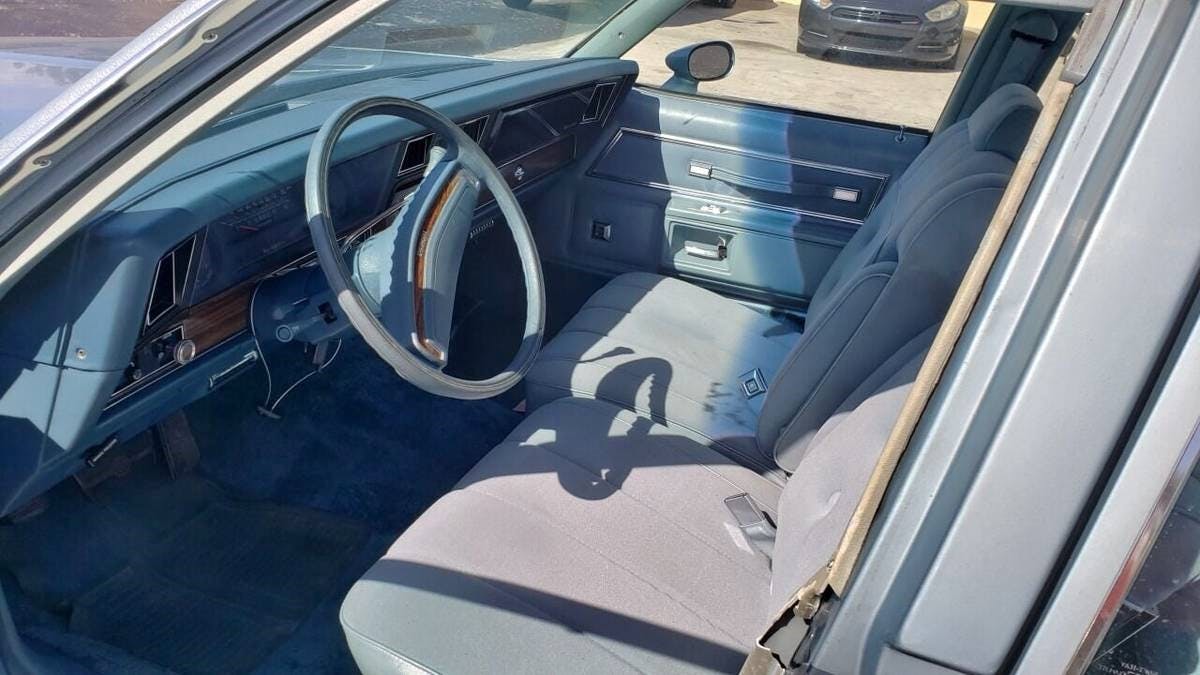 1977 Chevrolet Caprice Classic interior seats