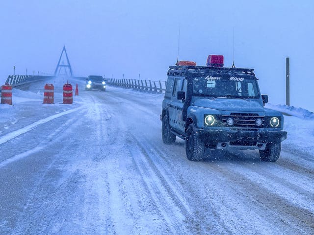 Alcan 2024 Grenadier bridge crossing dim