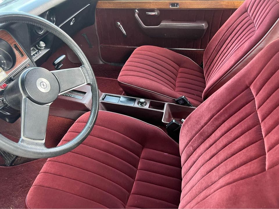1974-Opel-Manta-Luxus interior front seats