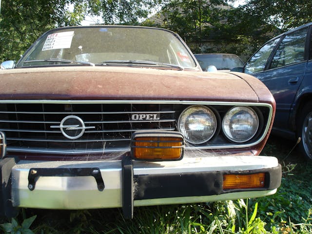 1974-Opel-Manta-Luxus grille headlights